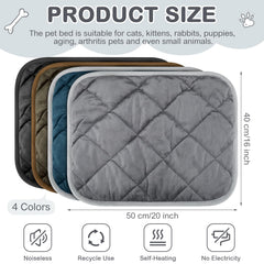 Clysee self-heating cat mat blue in use, pets lounge securely.