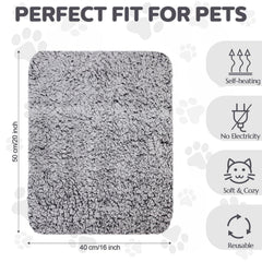 Clysee Self Warming Cat Bed Surface Closeup highlights soft fabric for sensitive noses.