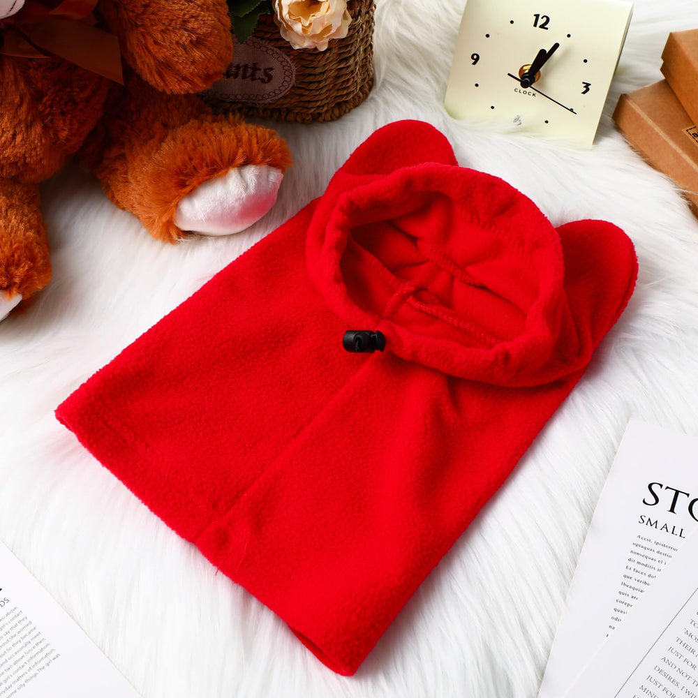 Clysee neck-warmth shot showcases full-coverage design during cold walks.