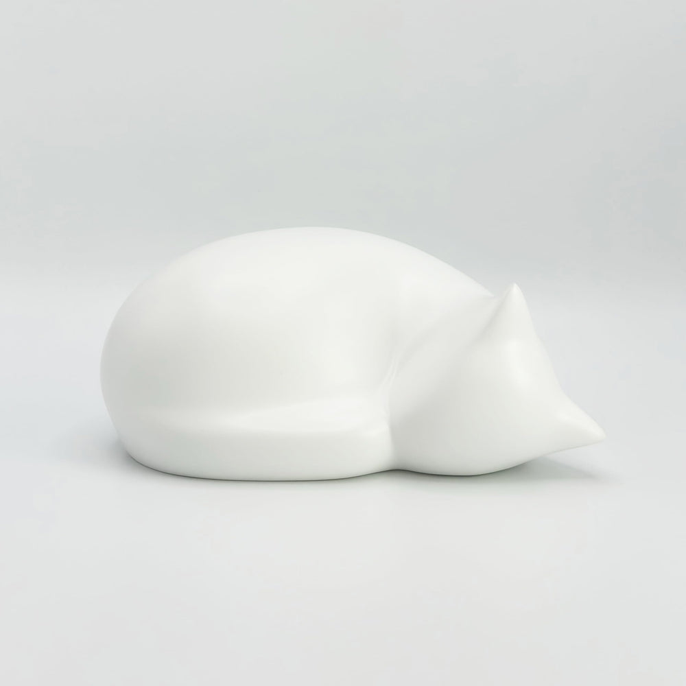 Comemori Sleeping Cat Urn White includes an airtight bag inside for sealed storage.