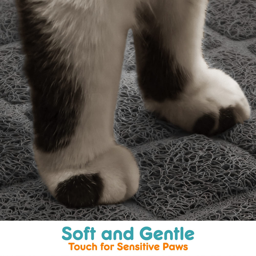 Conlun cat litter mat slip-resistant-underside shows secure grip on slick floors.