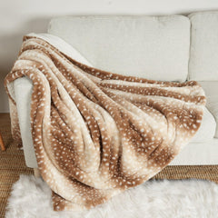 COZY KISS Christmas deer blanket front view with plush faux fur for cozy warmth