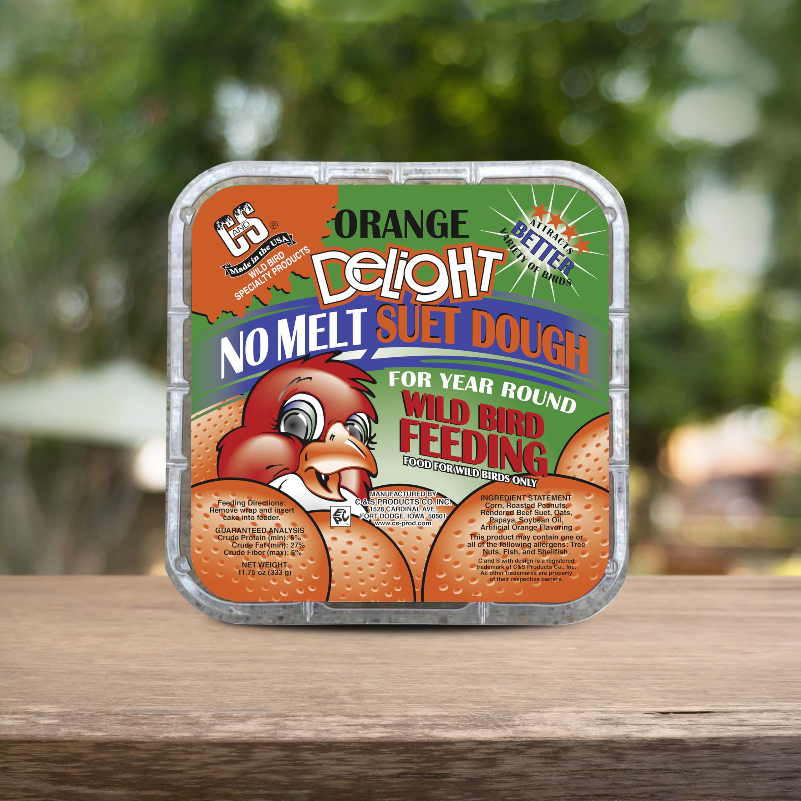 C&S Orange Delight No Melt Suet Dough cleans up easily with no backyard mess.