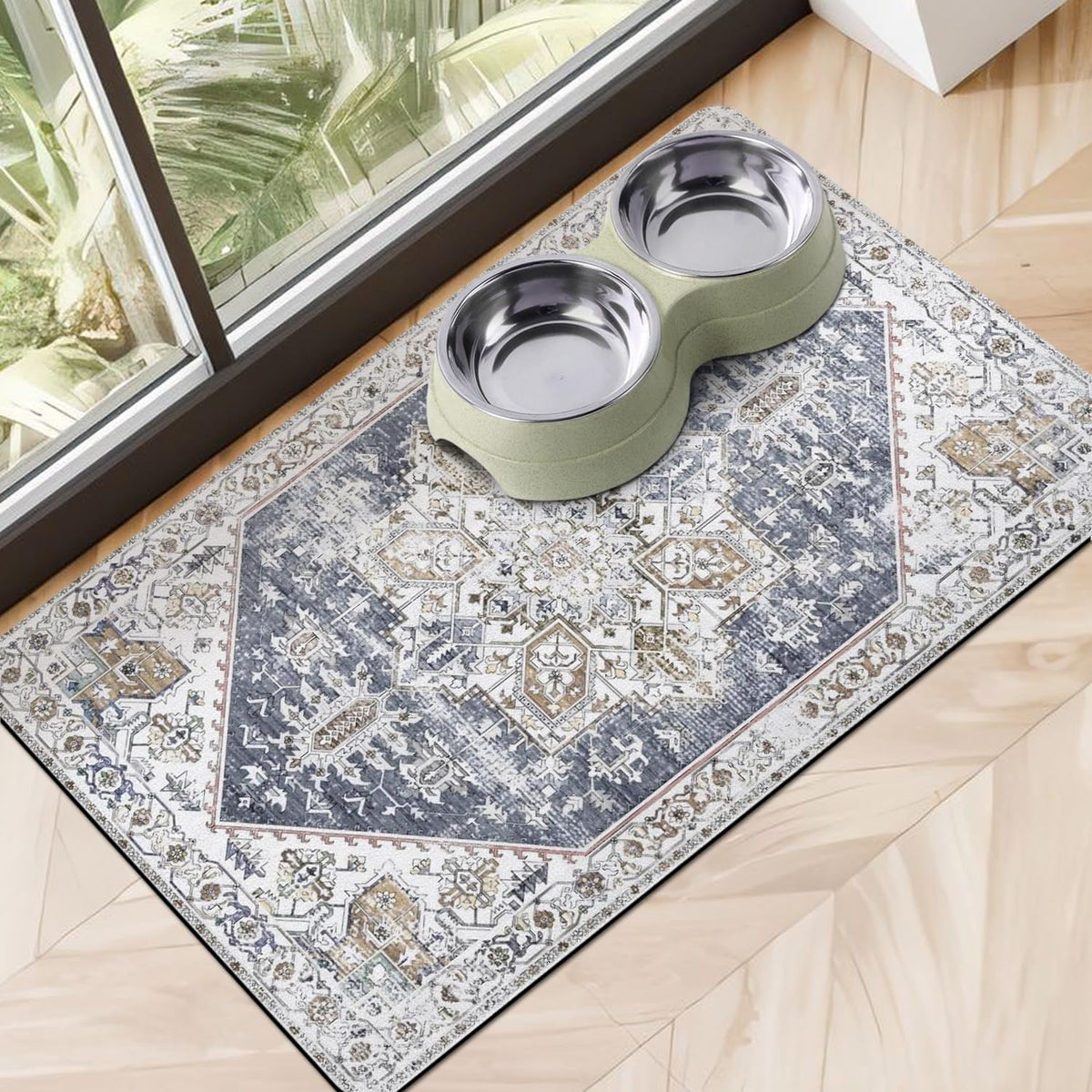 Cuslnox dog food mat absorption closeup shows quick-dry spill control for messy drinkers.