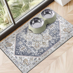 Cuslnox dog food mat absorption closeup shows quick-dry spill control for messy drinkers.