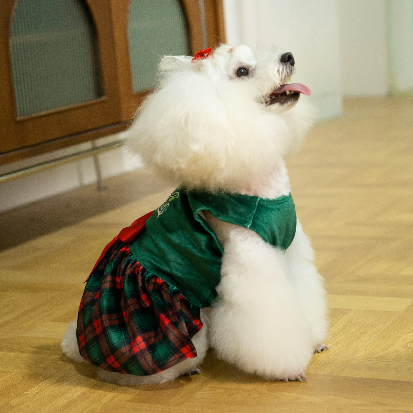 CuteBone pullover design keeps dressing quick, helping you prep for photos in moments.