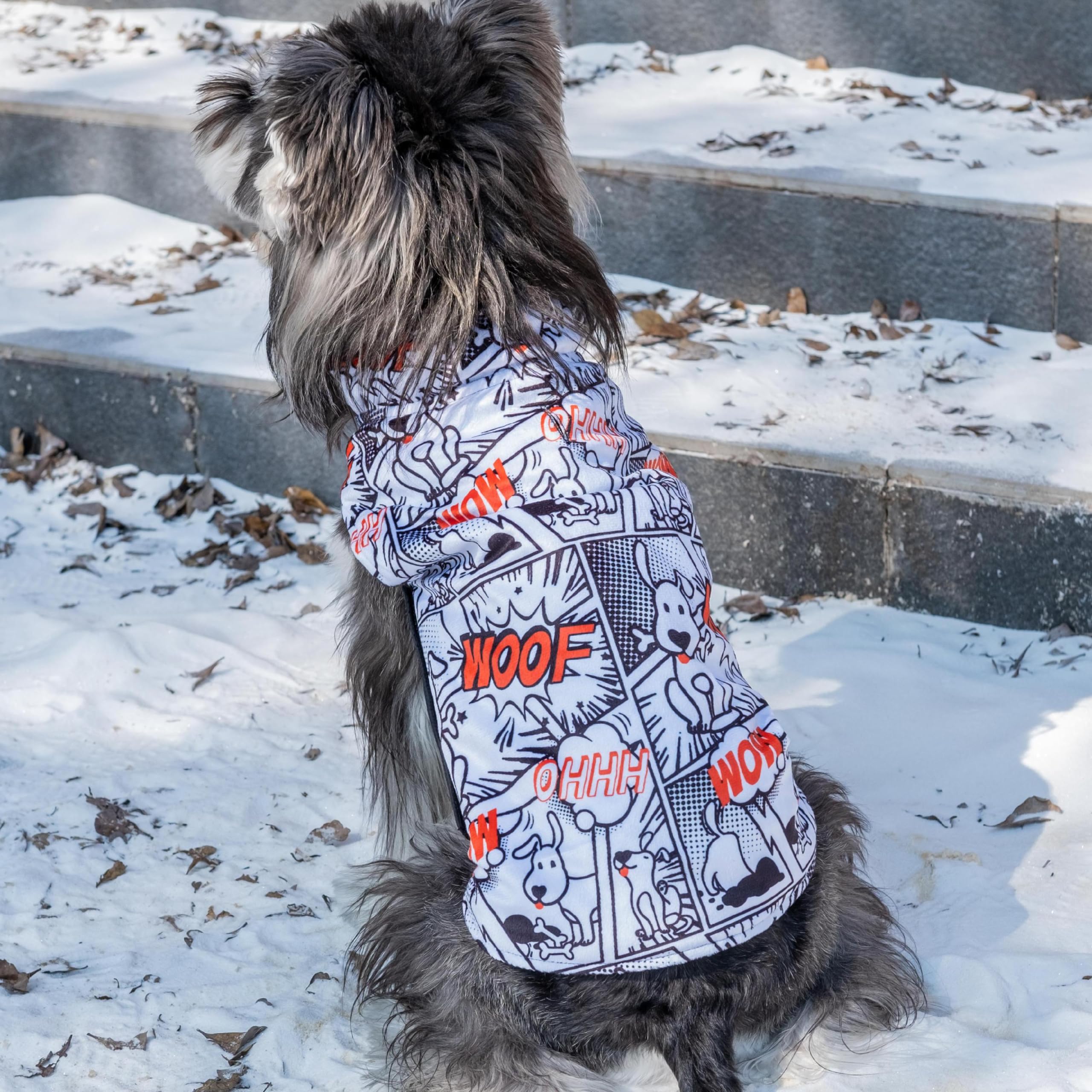 CuteBone windproof and waterproof jacket with secure adjustable straps for fit.