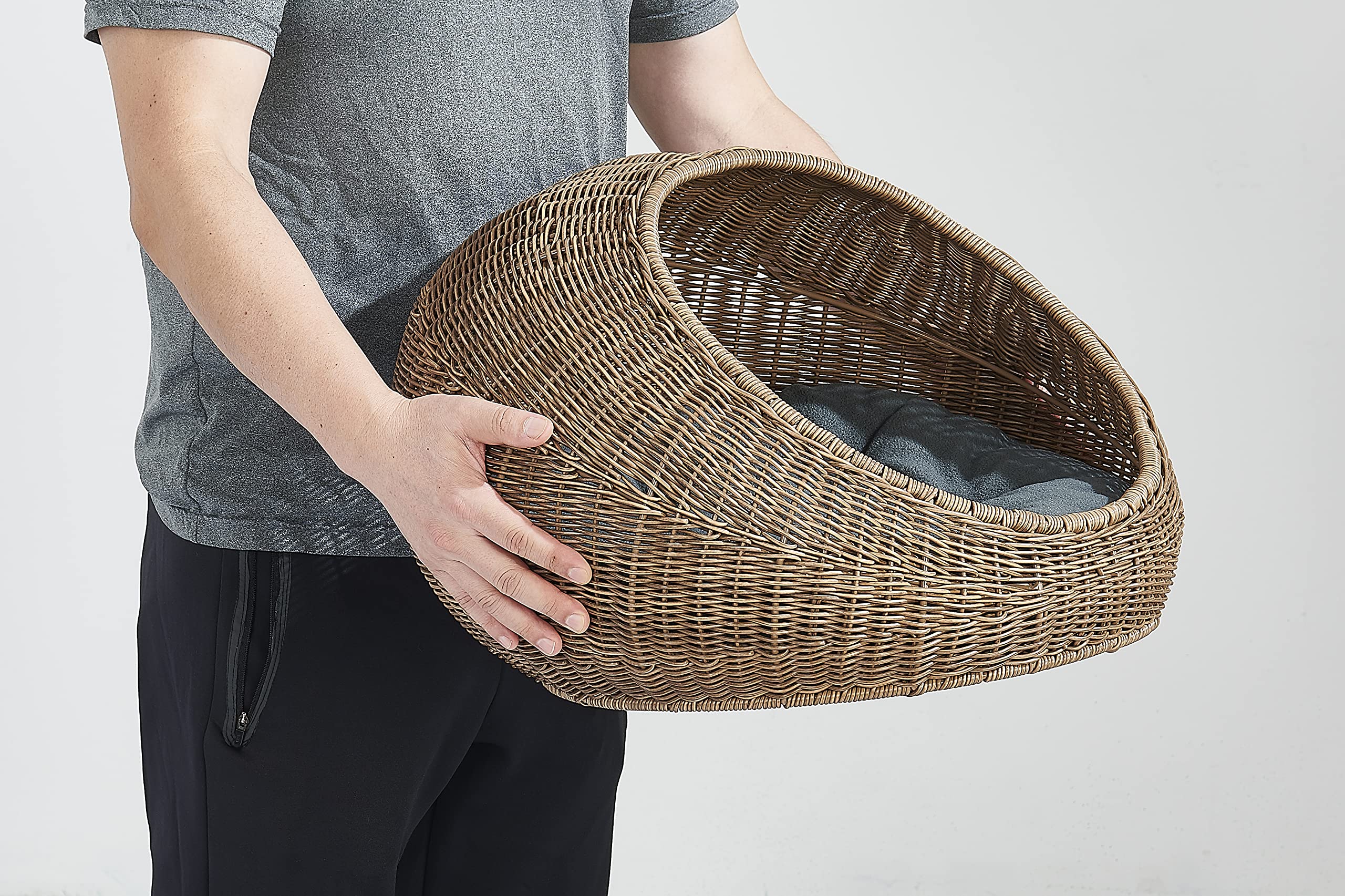 D+GARDEN wicker cat bed dome dimensions help plan space.
