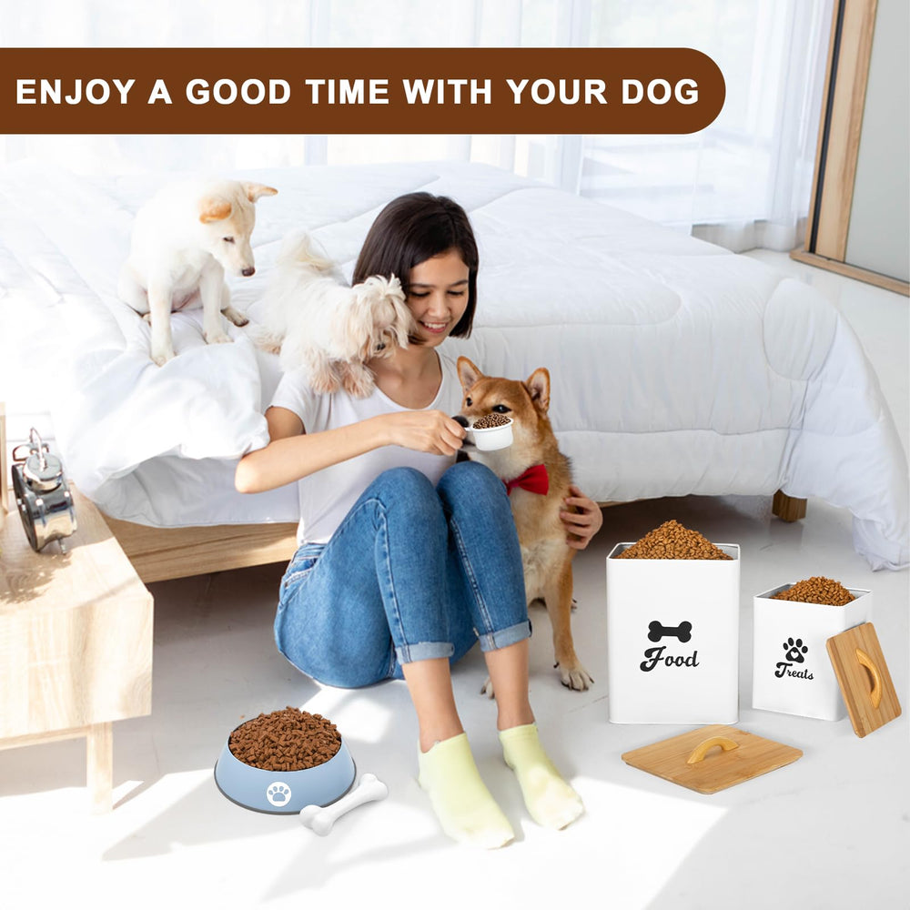 Dekosilave airtight lids close-up shows odor-blocking design preserving treats effectively.