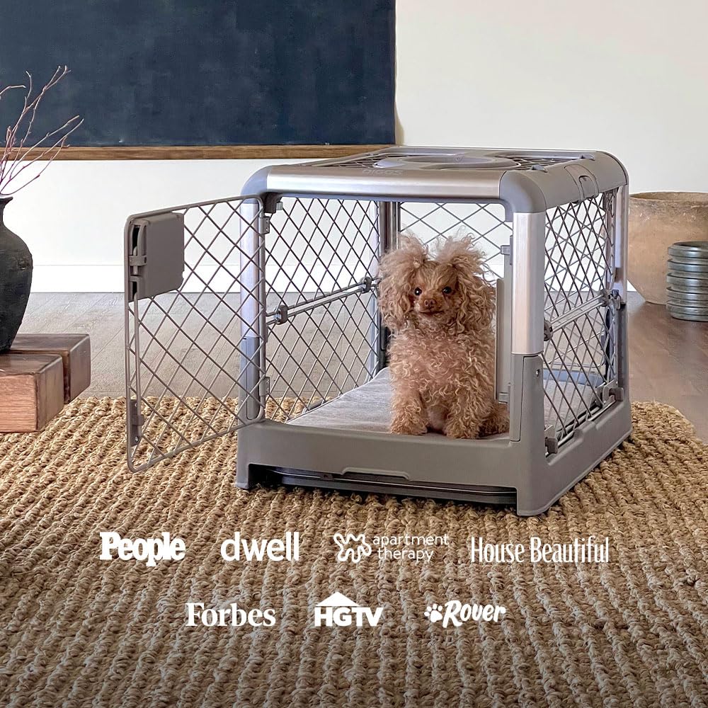 Diggs Revol crate removable tray simplifies quick cleanup after accidents.