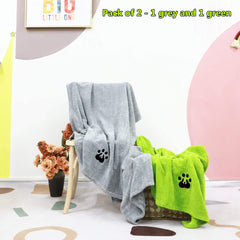 Dogvingpk grey microfiber towel close-up highlighting softness and absorbency.