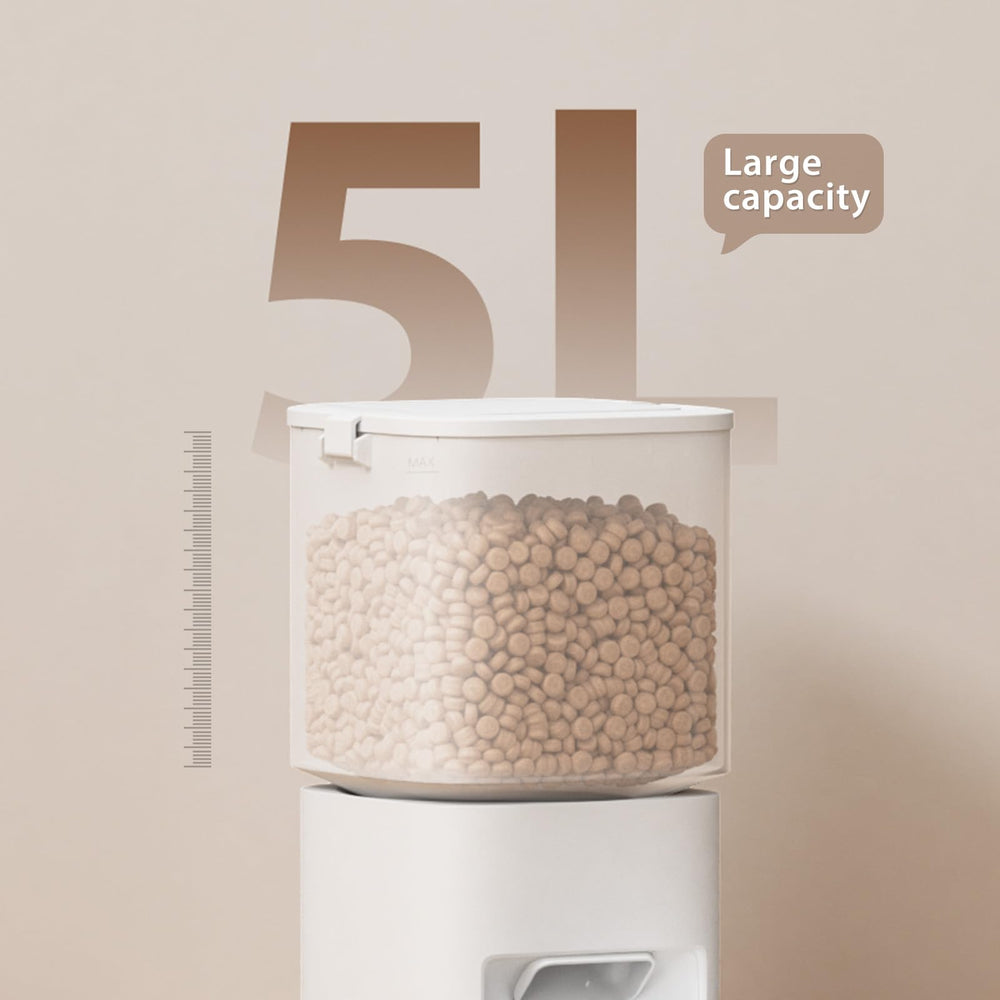 DUDUPET dual-power setup shows wall plug and battery operation for uninterrupted feeding.