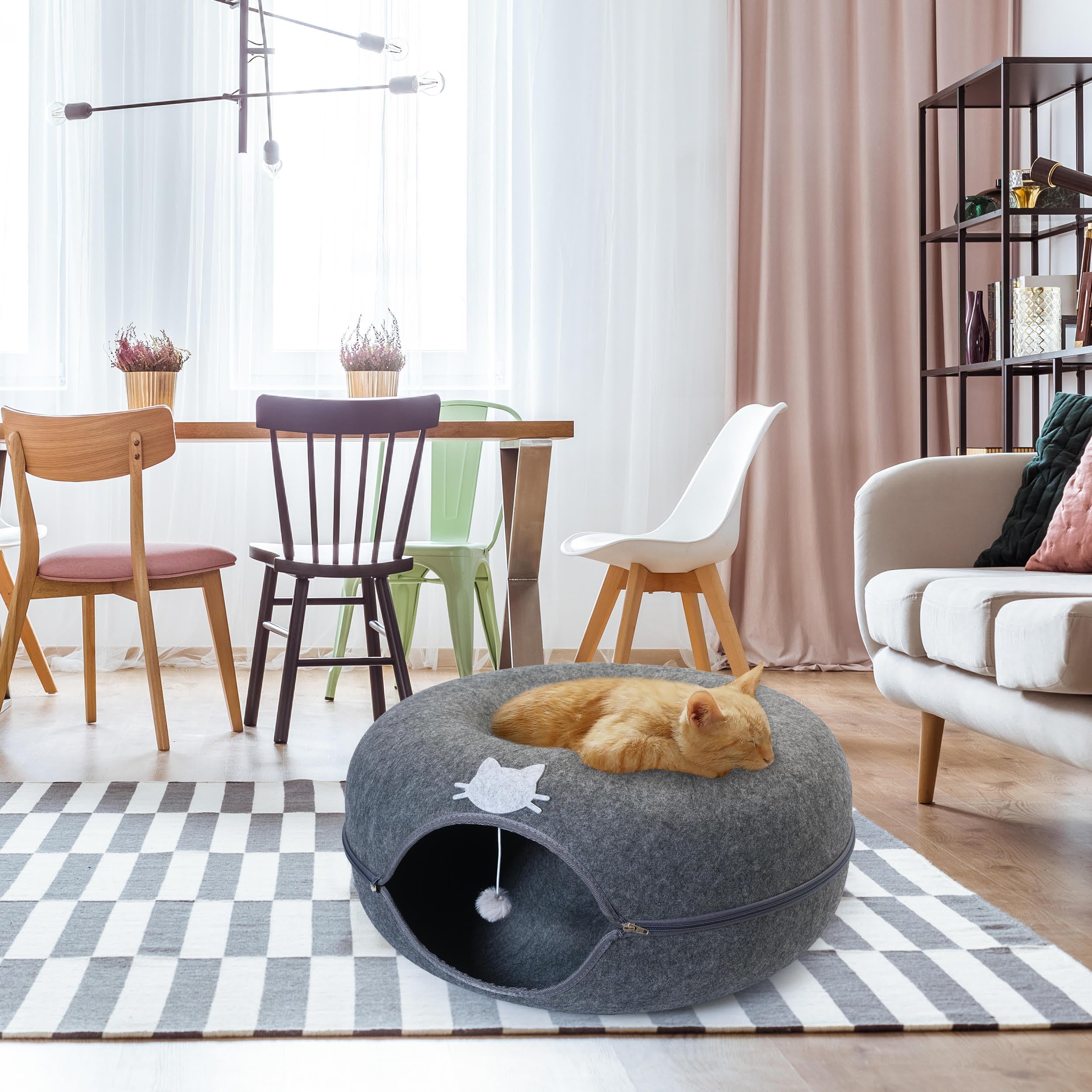 E & E's Meow Mansion cleaning zipper enables quick maintenance