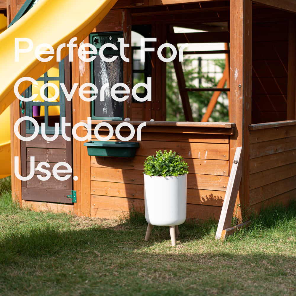 Earth & Mango weather-resistant plastic trash can endures outdoors with easy cleaning.