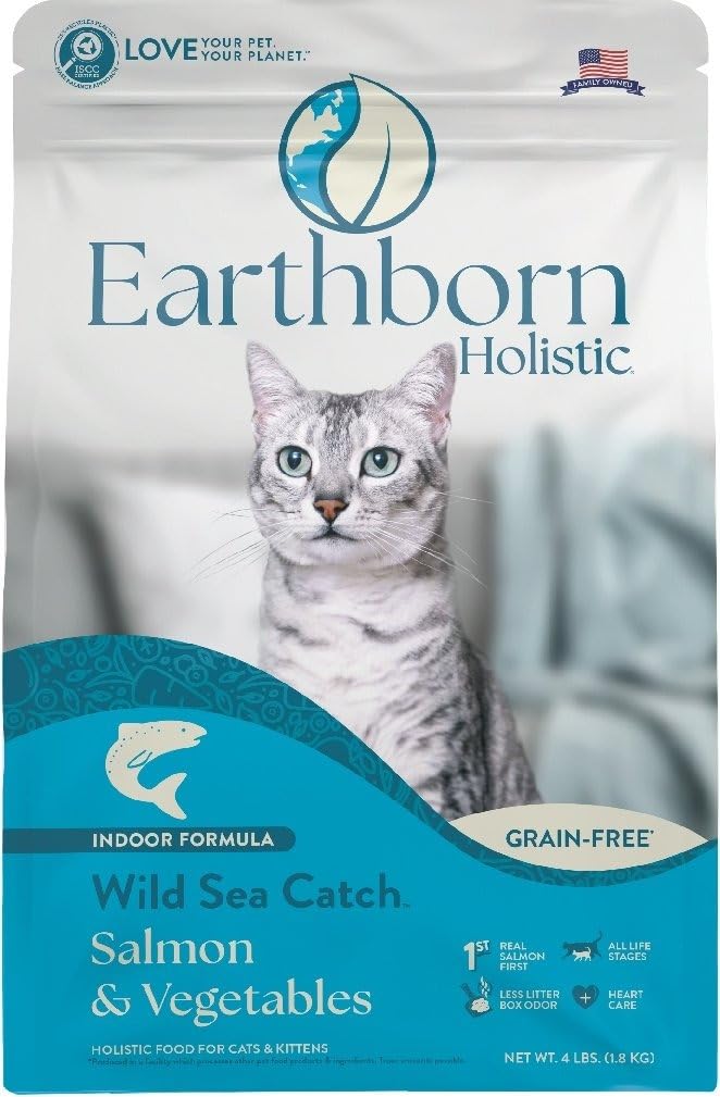 Earthborn Holistic Wild Sea Catch bag label highlights grain-free formula for sensitive cats.