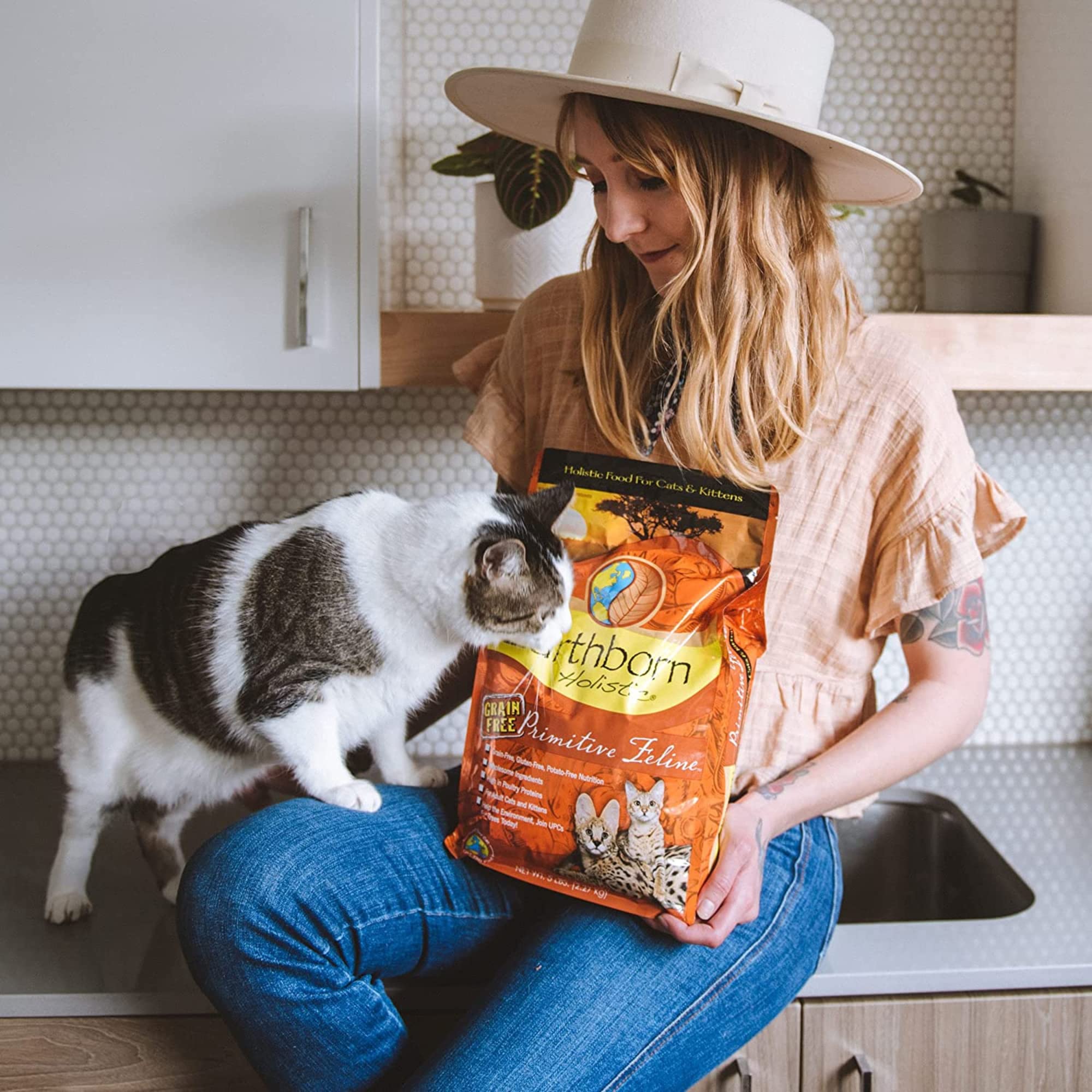 Earthborn Primitive Feline serving-bowl highlights ready-to-serve meal for cats.