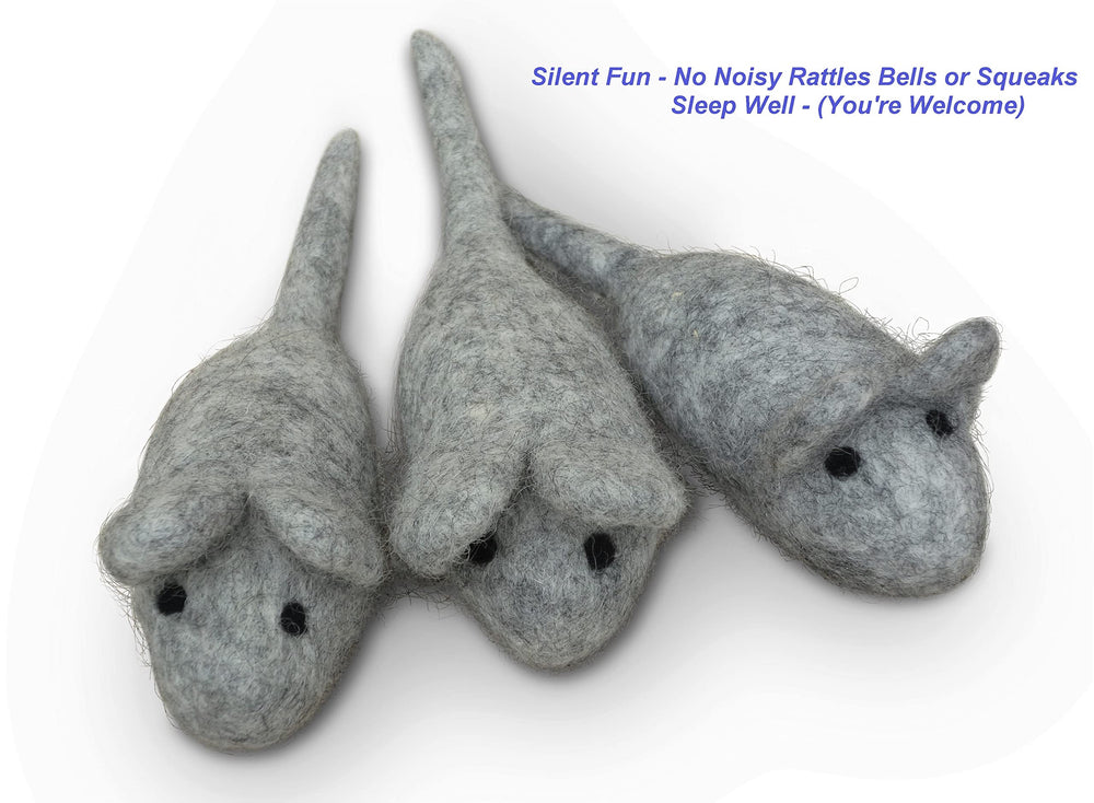 Ratoncitos de lana hechos a mano Earthtone Solutions para gatos curiosos.