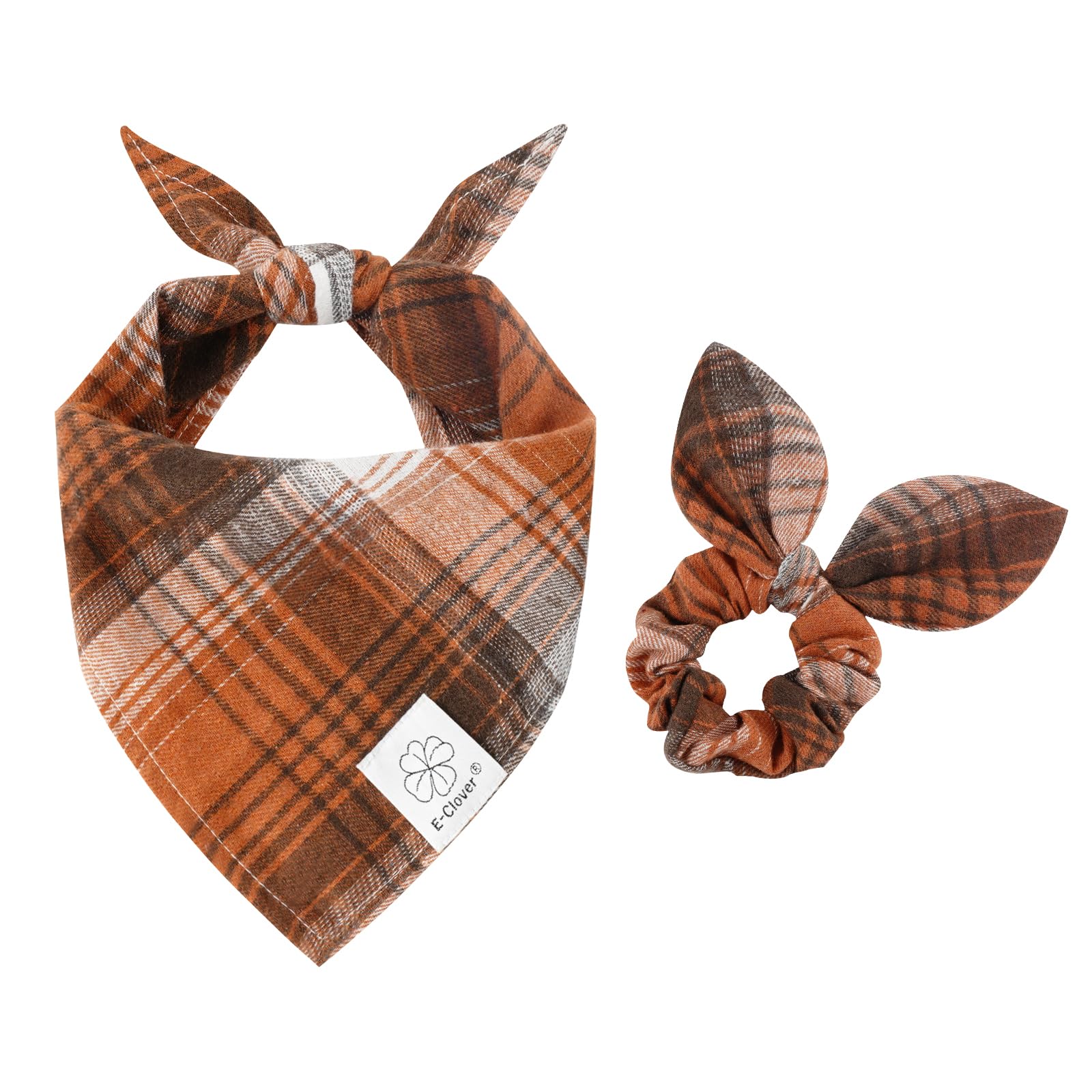 Bandana para perro E-Clover con cuadros navideños, ideal para fotos festivas.