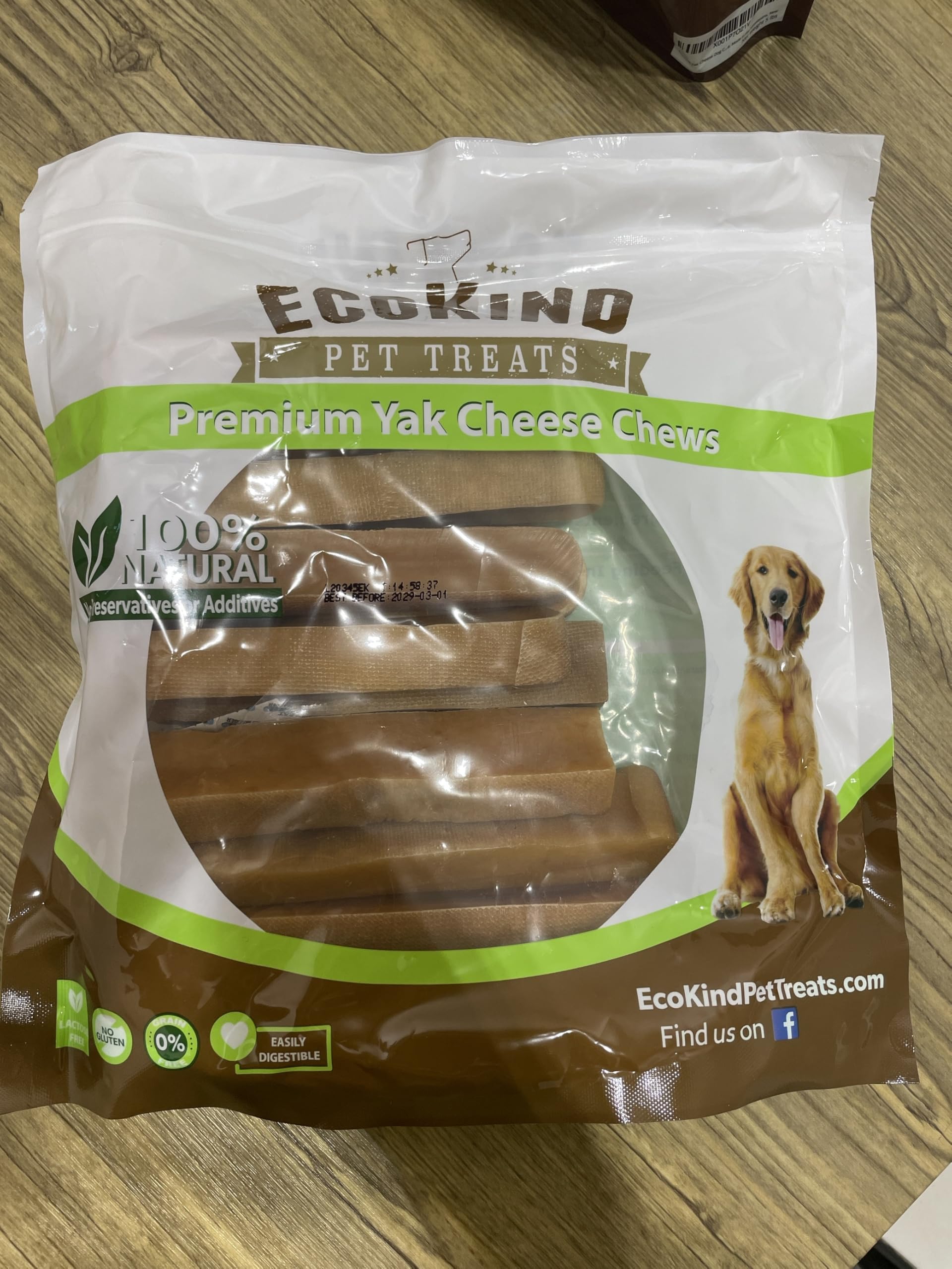 EcoKind Premium Gold Yak Cheese Himalayan Dog Chews for large-breed dogs during long chew sessions