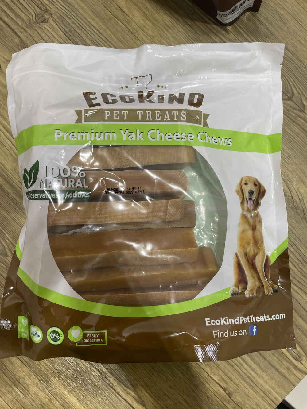EcoKind Premium Gold Yak Cheese Himalayan Dog Chews for large-breed dogs during long chew sessions