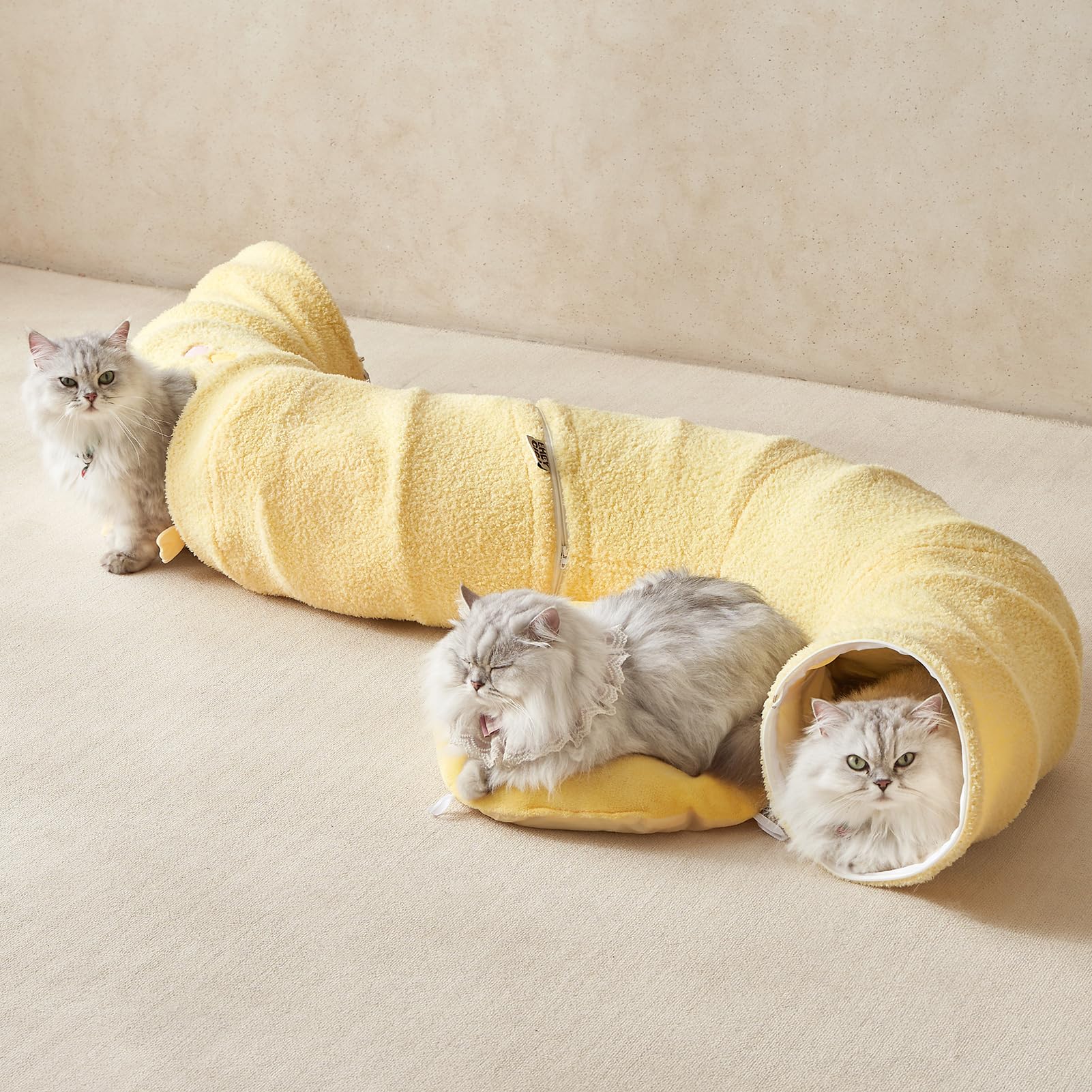 EHEYCIGA cat tunnel cushion is machine washable for simple cleaning.
