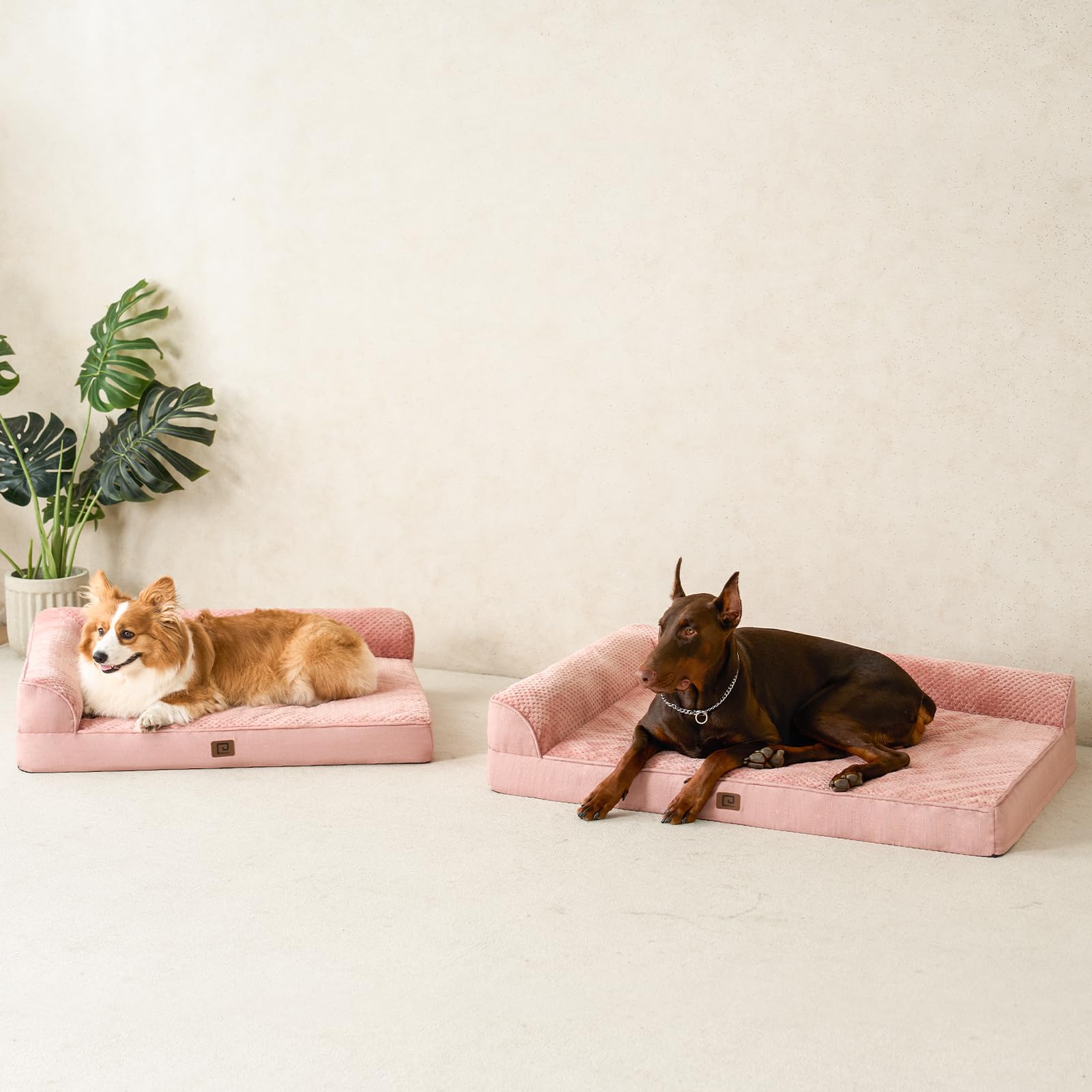 EHEYCIGA cozy flannel sleeping surface invites pets to settle in for calm naps.