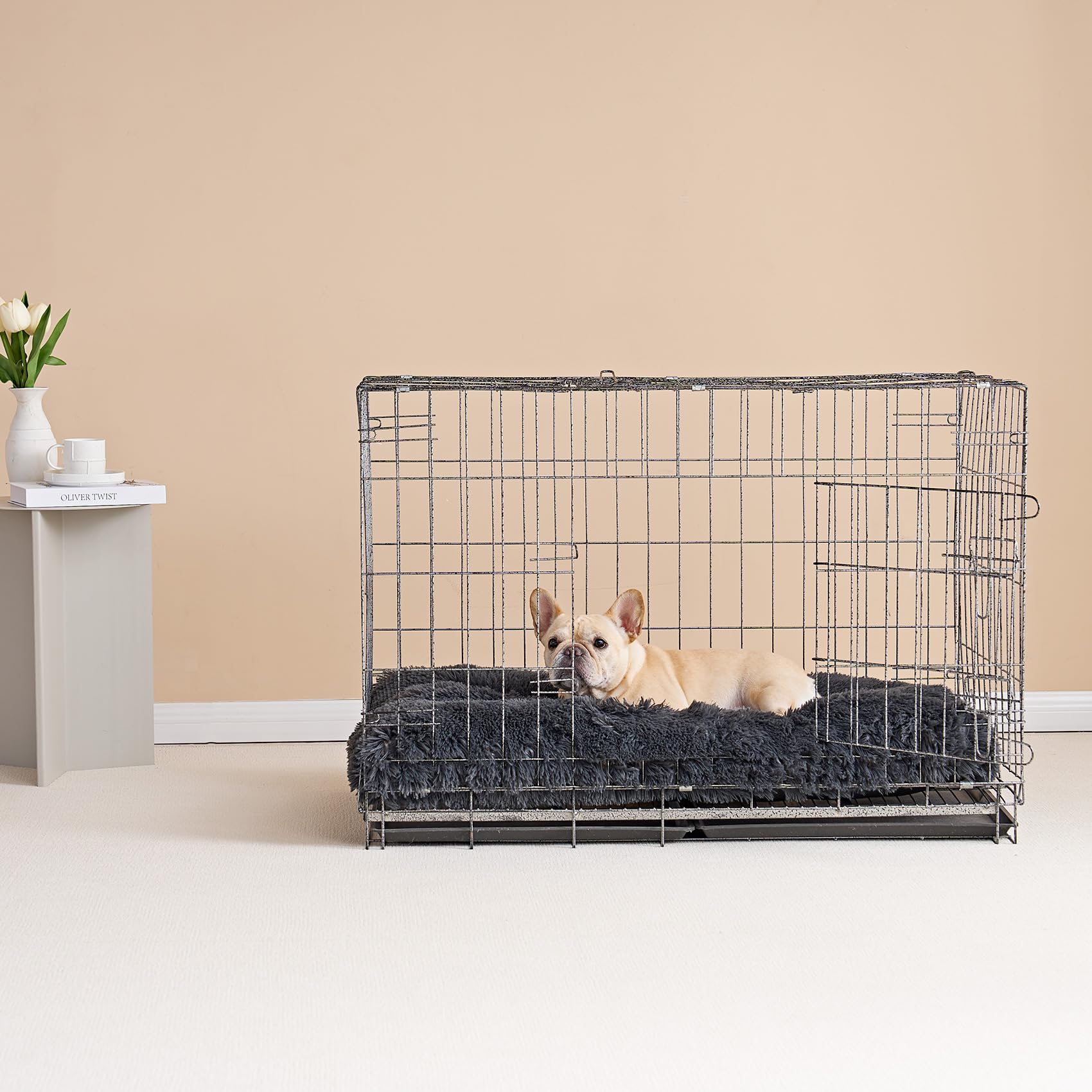 EHEYCIGA dark-grey dog bed blends with home décor while keeping warmth.