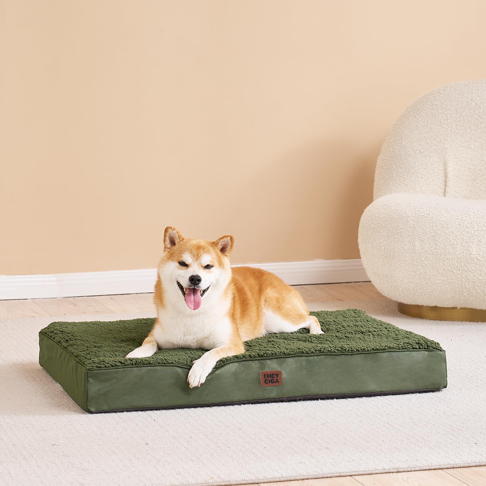 EHEYCIGA dog bed care close-up illustrates easy maintenance and durability.