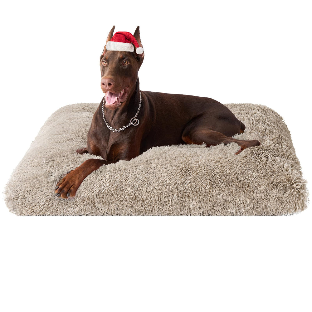 EHEYCIGA fluffy-xxl-dog-crate-pad close-up shows plush faux fur for cozy comfort.