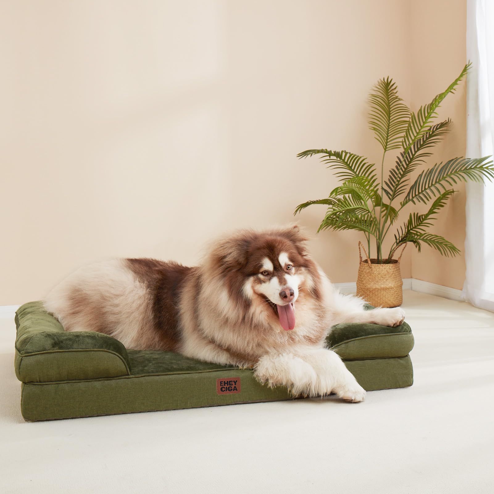 EHEYCIGA non-slip bottom helps keep bed in place on slick floors