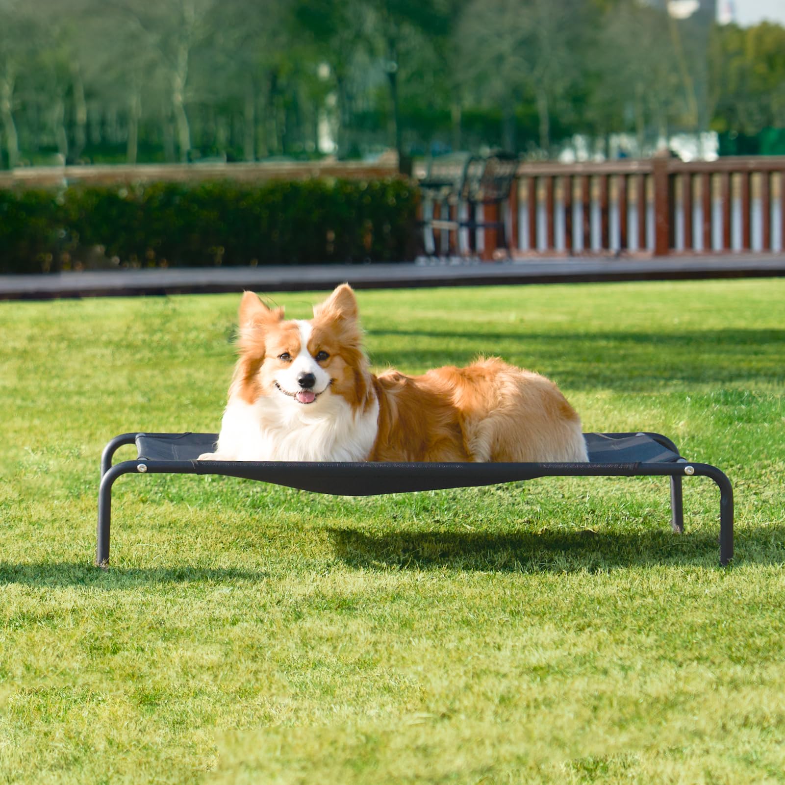 EHEYCIGA washable-waterproof-mesh keeps cleaning simple and fur and dirt resistant.