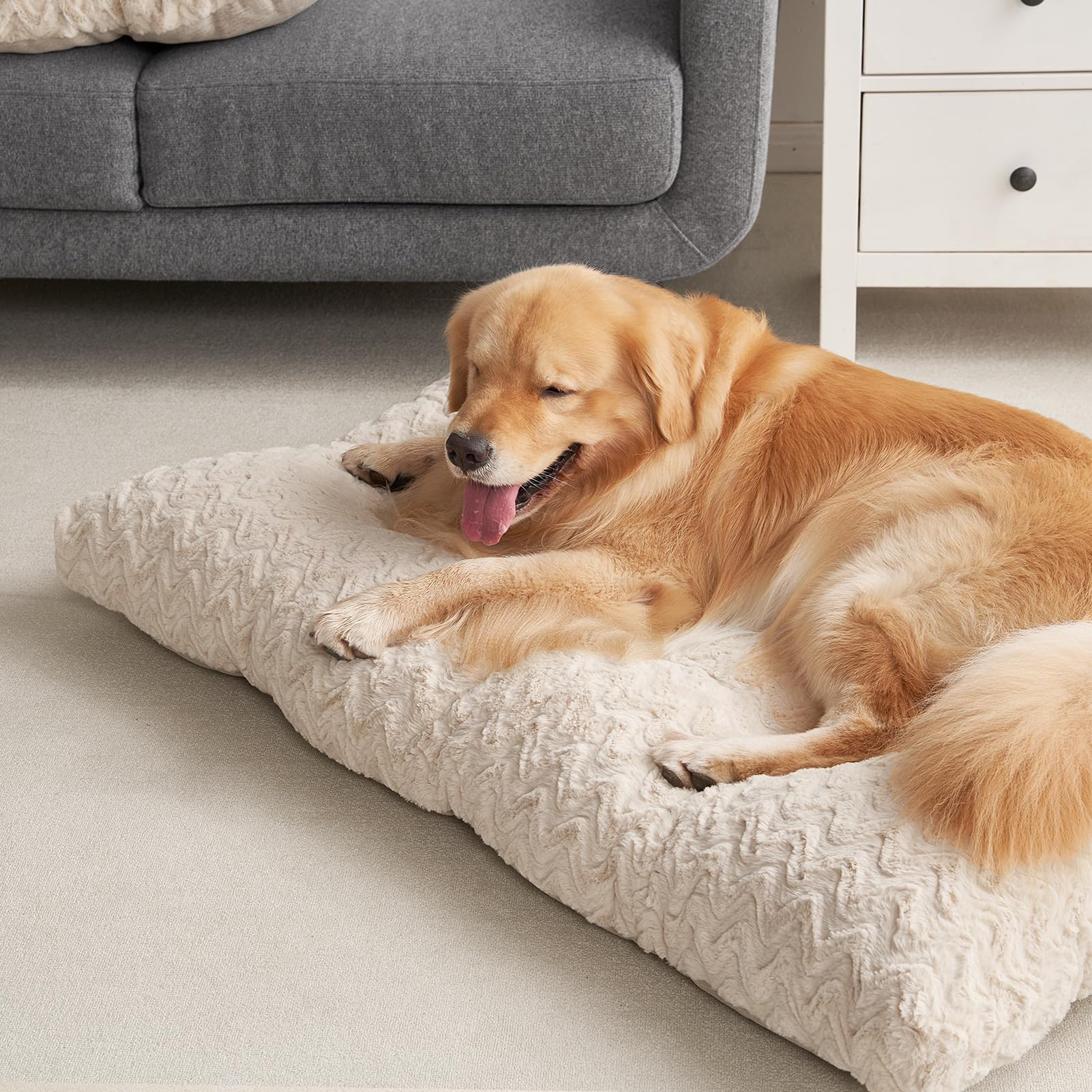 EHEYCIGA XL sleeping mat demonstrates cozy rest for large breeds
