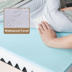Detail of waterproof cover layer protecting the sleeping surface on the EHEYCIGA bed.