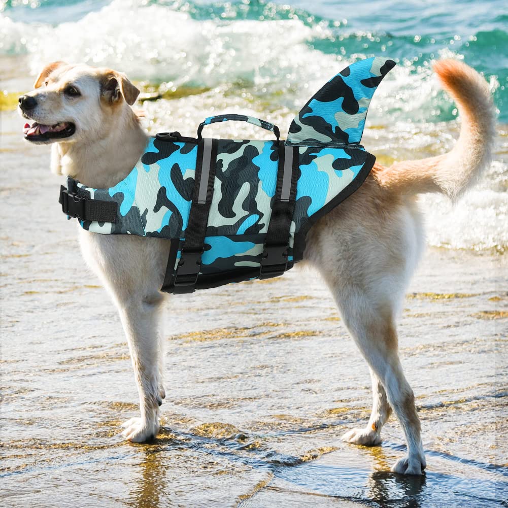 EMUST life jacket in water with secure flotation and quick-dry fabric