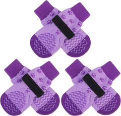 Calcetines EXPAWLORER anti deslizantes para perros en primer plano, protegen patas en suelos lisos.