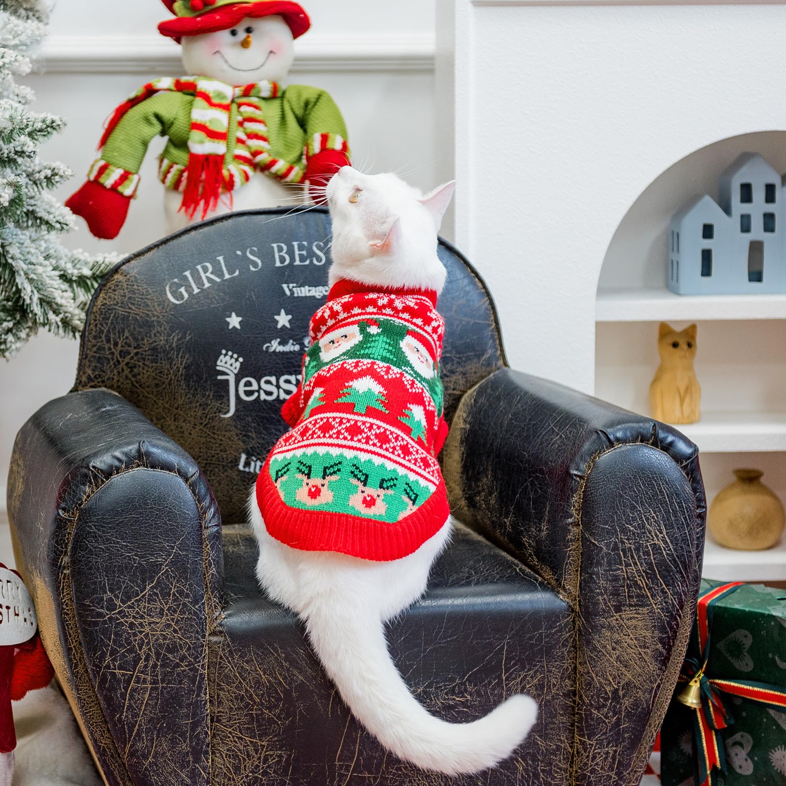 EXPAWLORER Cat Christmas Sweater soft fabric emphasizes comfortable wear for long sessions