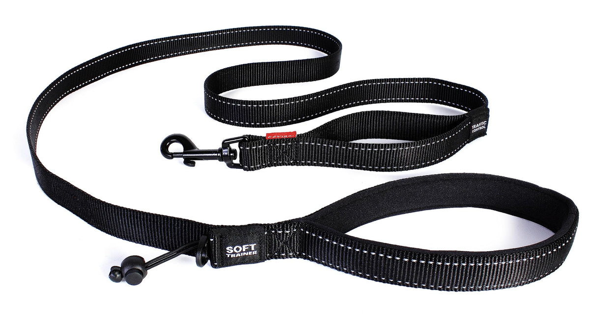 EzyDog Soft Trainer leash neoprene handle provides comfortable grip for long training sessions.
