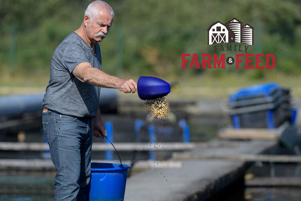 FAMILY FARM AND FEED nutrition-focused pellet formula with protein minerals and vitamins
