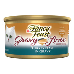 Fancy Feast Gravy Lovers Turkey Feast can closeup showing turkey pieces in savory gravy for adult cats.