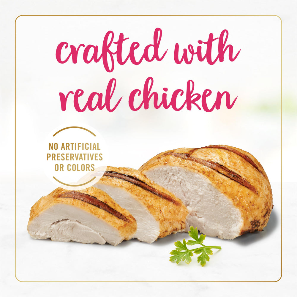 Fancy Feast real chicken slices highlight protein-rich ingredients your cat enjoys.