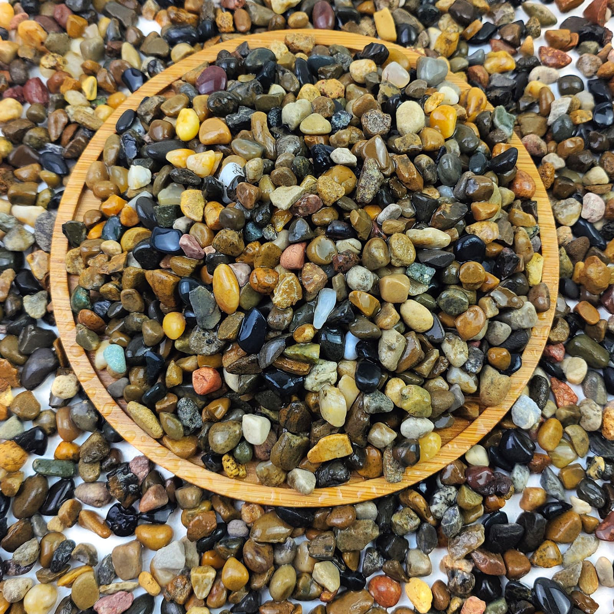 FANTIAN aquarium gravel one-quarter-inch in tank showing natural-looking substrate for fish.