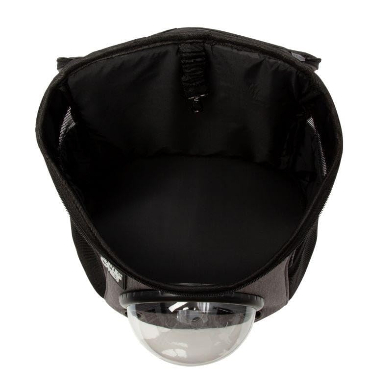 The Fat Cat built-in leash clip adds security during transit.