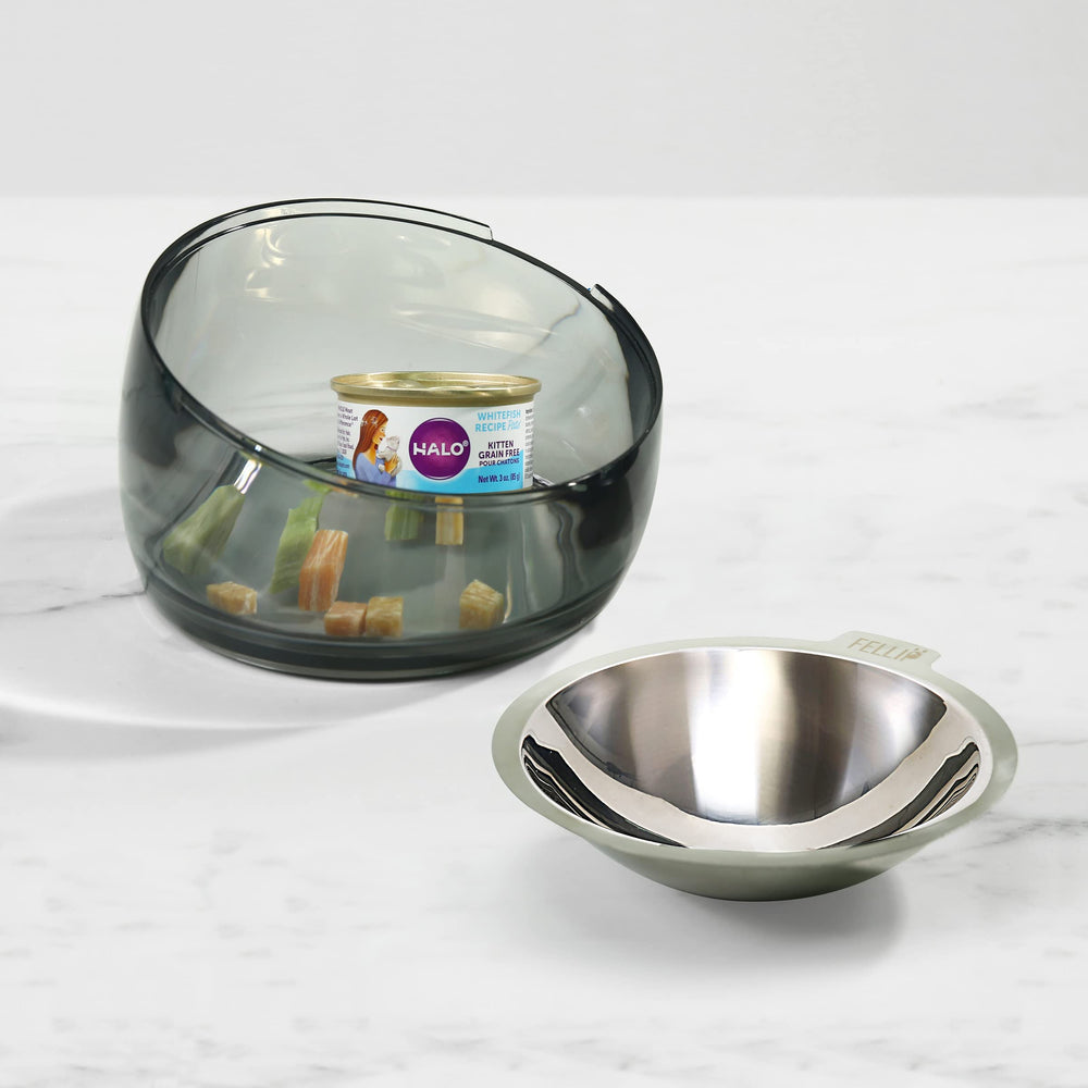 Felli Oblik no-spill rim helps keep floors clean during eager eating.