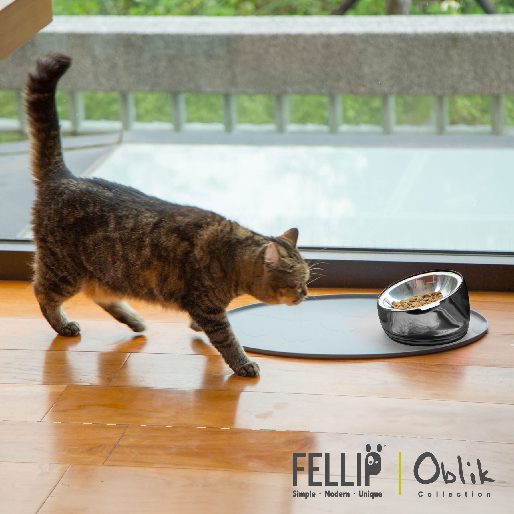 Felli Oblik two-way food and water bowl for versatile use.