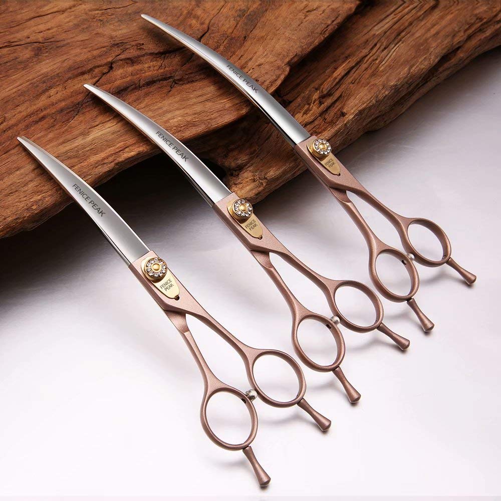 Fenice Peak curved blades maneuver around ears, eyes, legs, and paws with ease.