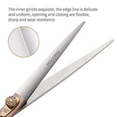Fenice Peak ergonomic handle showcases comfortable grip during grooming sessions.