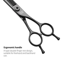 Fenice Peak ergonomic handle helps comfortable grooming sessions.