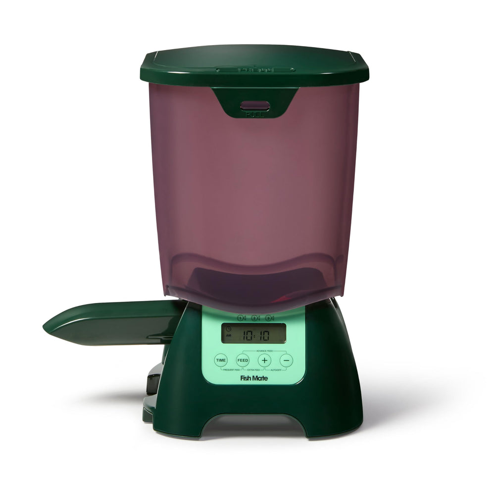 Fish Mate P7000 supports pellets and sticks feeding options
