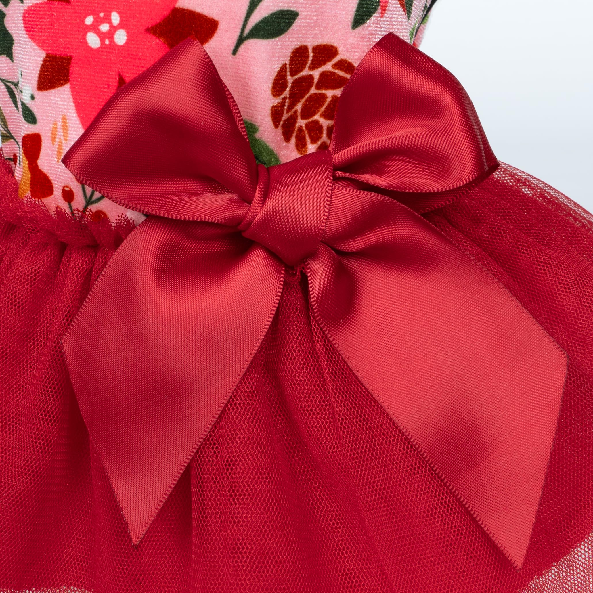 Fitwarm holiday dress scene on dog, perfect for family photos and festive gatherings.