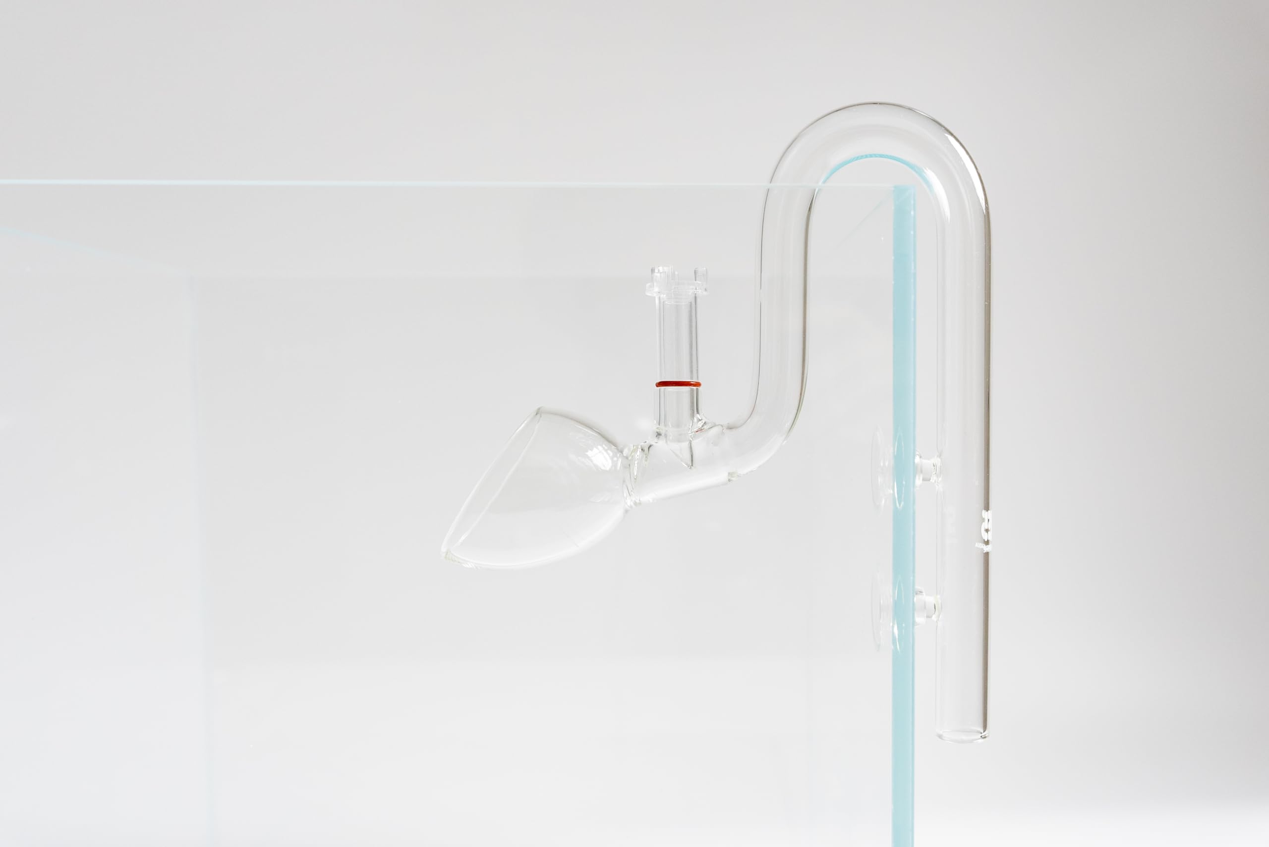 FJARDE Lily Pipe fits rimless aquariums with unobtrusive filtration